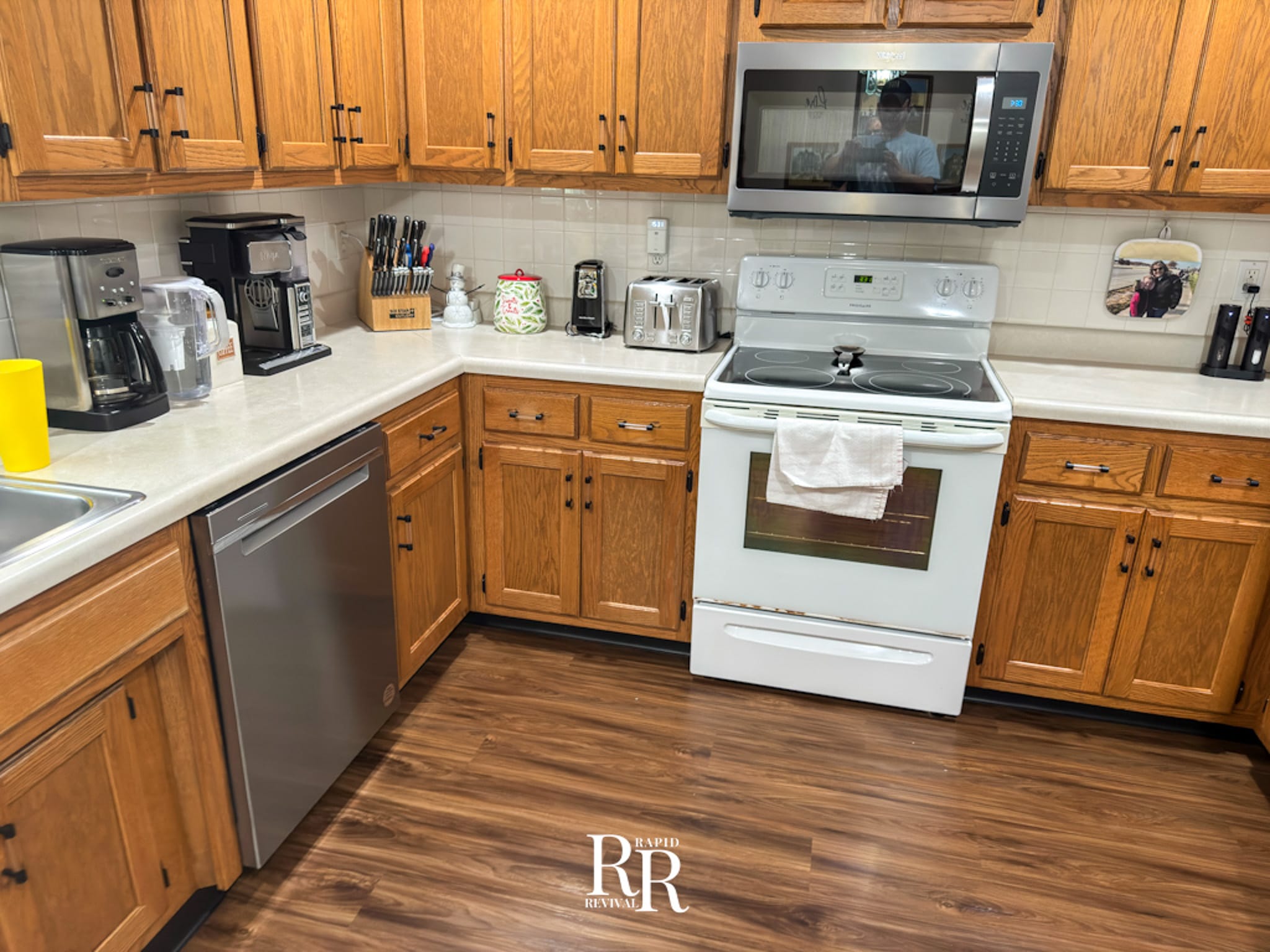 At Rapid Revival Hardwood, We Pride Ourselves On Delivering Phenomenal Hardwood Floor Refinishing Options In Waynesville, Mo. Our Dustless Refinishing Process Is Designed To Restore The Beauty Of Your Hardwood Floors Efficiently And Effectively, Providing You With Stunning, Long-Lasting Results Without The Mess.