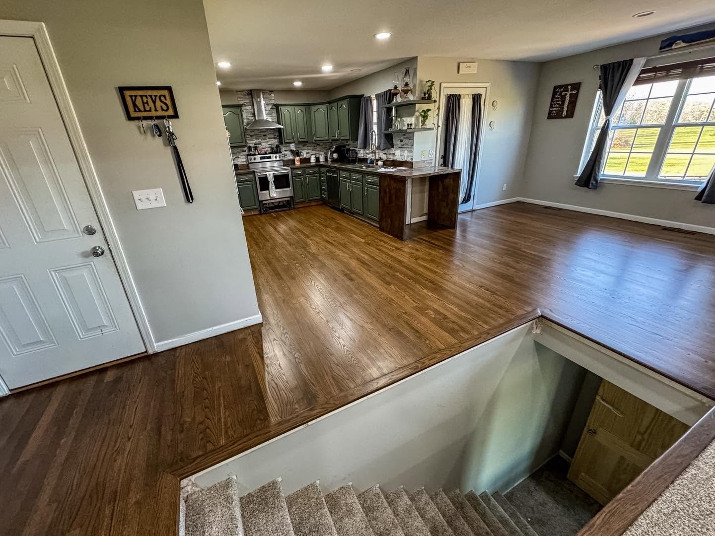 At Rapid Revival Hardwood, We Pride Ourselves On Delivering Phenomenal Hardwood Floor Refinishing Options In Waynesville, Mo. Our Dustless Refinishing Process Is Designed To Restore The Beauty Of Your Hardwood Floors Efficiently And Effectively, Providing You With Stunning, Long-Lasting Results Without The Mess.